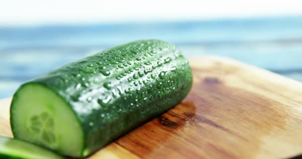 Sliced cucumber on chopping board — Stock Video