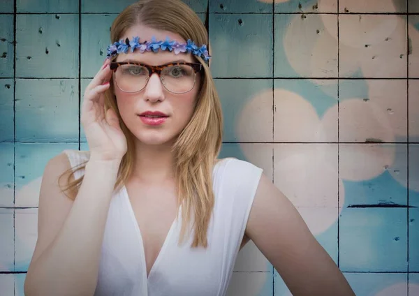 Hippie woman against tiles with bokeh — Stock Photo, Image