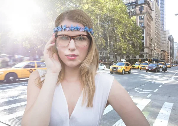 Image composite de Hippie dans la rue avec fusée éclairante — Photo