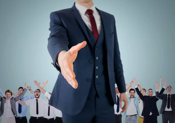 Image composite de poignée de main devant des gens d'affaires avec fond bleu — Photo