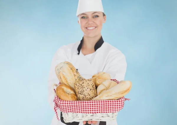 Složený obraz šéfkuchaře s chlebem modrém pozadí — Stock fotografie