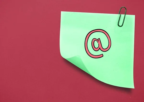 Sticky Note with Email icon against red background — Stock Photo, Image