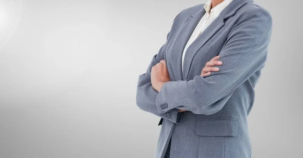 Zakenman Torso tegen een lichte grijze achtergrond — Stockfoto