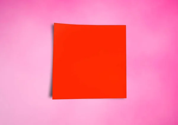 Imagem composta de vermelho Sticky Note contra fundo rosa — Fotografia de Stock