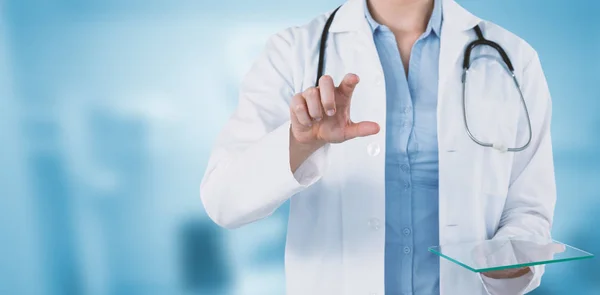 Female doctor holding digital tablet — Stock Photo, Image