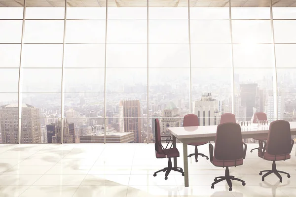 空のオフィスの椅子とテーブル — ストック写真