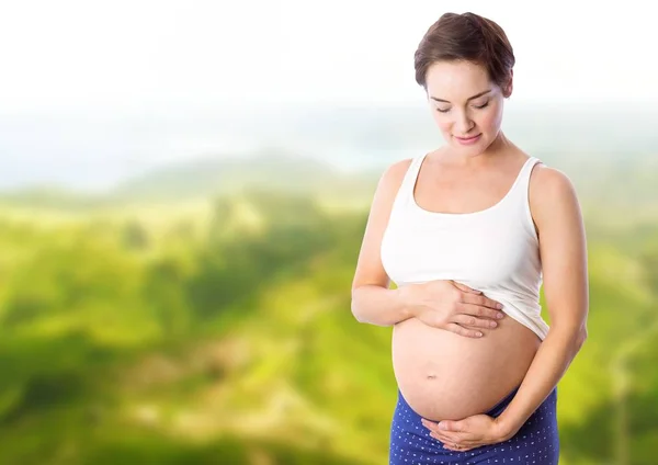 Mulher grávida tocando sua barriga — Fotografia de Stock