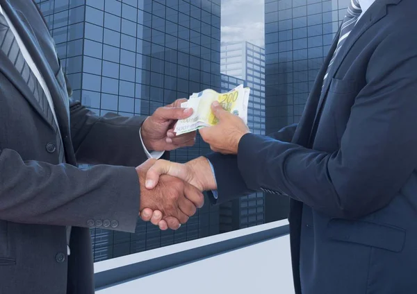 Businessmen shaking hands and receiving banknotes — Stock Photo, Image