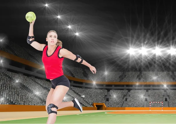 Jogador jogando handebol no estádio — Fotografia de Stock