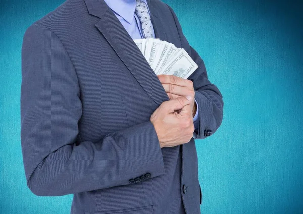 Empresario poniendo billetes de dólar en el bolsillo — Foto de Stock