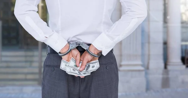 Διεφθαρμένη επιχειρηματίας με χειροπέδες κατέχουν χρήματα — Φωτογραφία Αρχείου