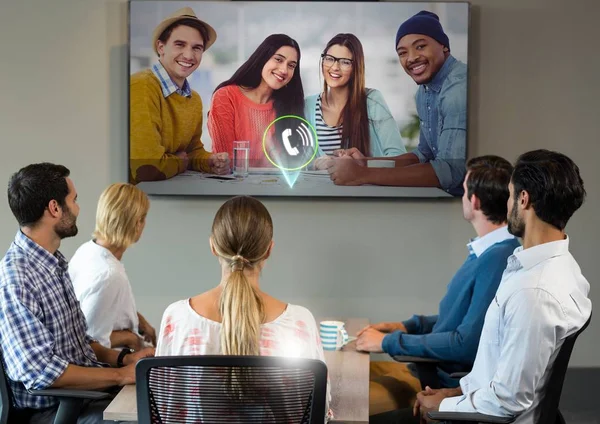 Telefonkonferenz im Fernsehen im Amt — Stockfoto
