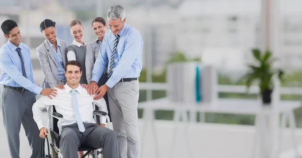 Executivos de negócios consolando seus colegas — Fotografia de Stock