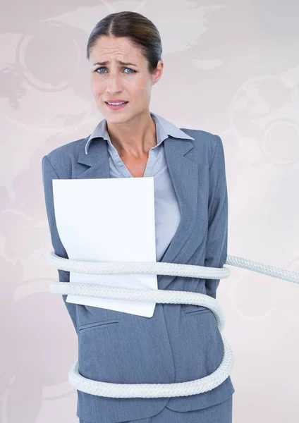 Geschäftsfrau mit Seil und Papier gefesselt — Stockfoto