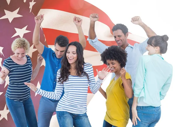 Коллеги танцуют против американского флага — стоковое фото