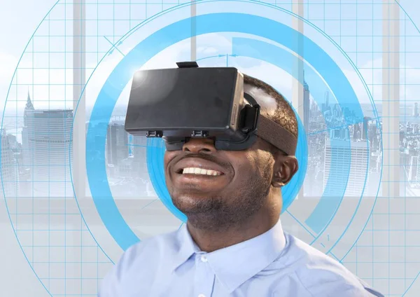 Man met behulp van virtual reality headset — Stockfoto