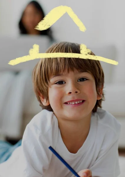 Retrato de menino coberto com forma de casa — Fotografia de Stock