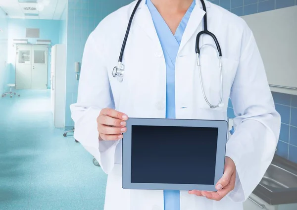 Doctor holding a digital tablet — Stock Photo, Image