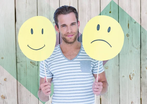 Homem segurando rostos sorridentes felizes e tristes — Fotografia de Stock