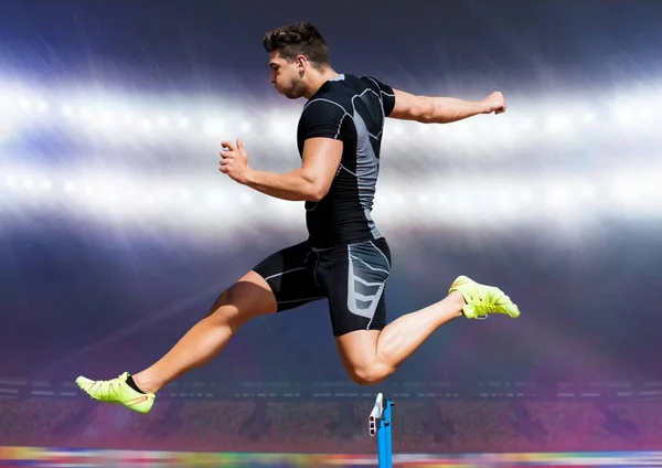 Sportivul alergând peste obstacole — Fotografie, imagine de stoc
