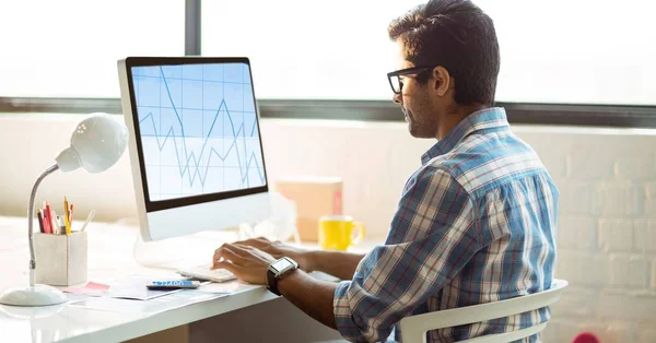 Graphic designer working on computer at desk — Stock Photo, Image