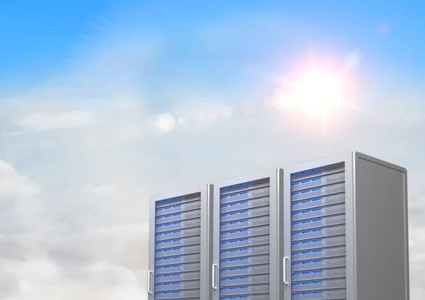 Torre del data center contro il cielo sullo sfondo — Foto Stock