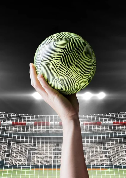 Atleta lanzando balonmano contra el estadio en el fondo —  Fotos de Stock