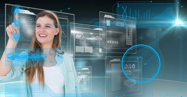 Lächelnde Frau berührt digital futuristischen Bildschirm — Stockfoto
