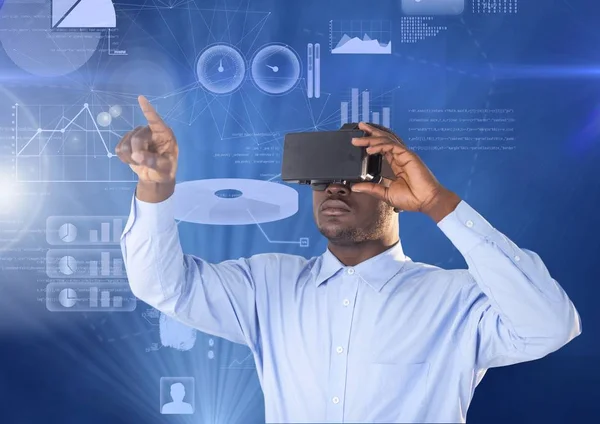 Businessman using virtual reality headset — Stock Photo, Image