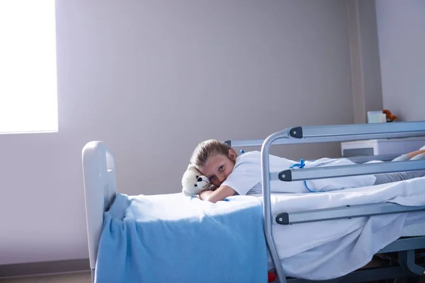 Patient resting in ward — Stock Photo, Image