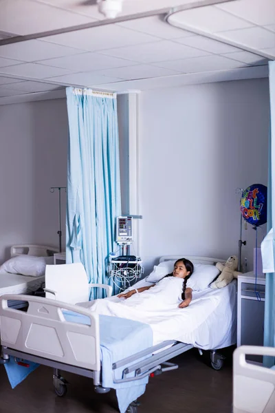 Patient resting in ward — Stock Photo, Image