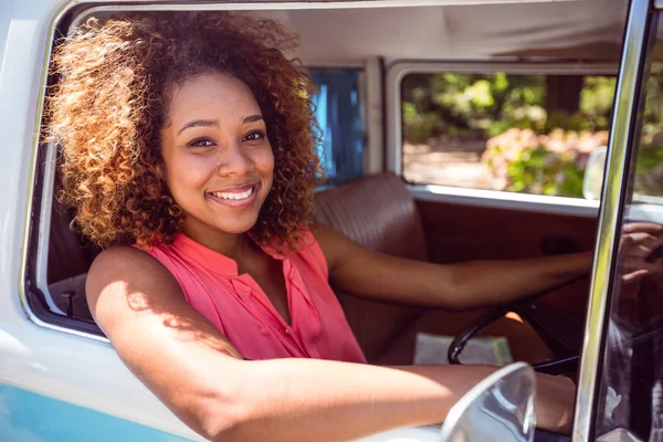 Donna alla guida di un camper — Foto Stock