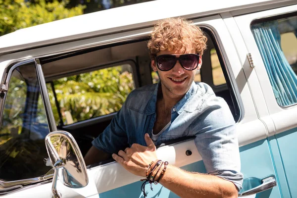 Man looking out of camper van window — Stock Photo, Image