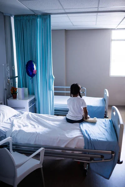 Patient sitting on bed — Stock Photo, Image