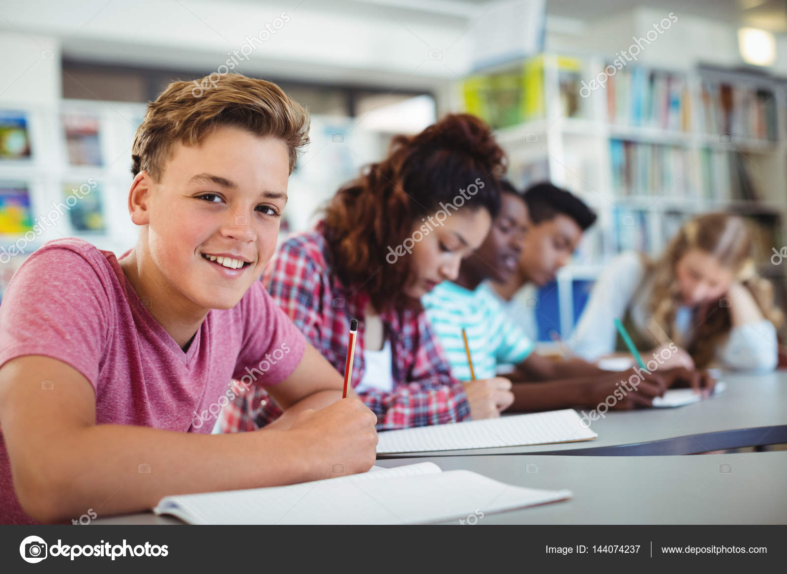 Classroom management в классе. Школьники со спины. Study english at school. Ученики подростки картинки. Study english школа.