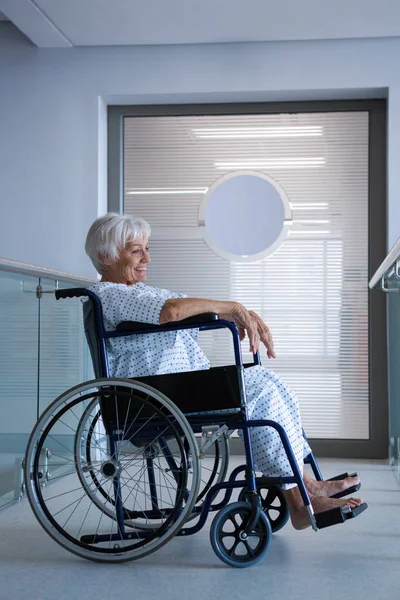 Paciente idoso com deficiência em cadeira de rodas — Fotografia de Stock