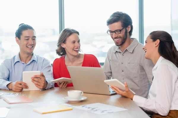 Business executives discussing with each other — Stock Photo, Image