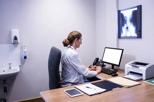 Attentive doctor working on computer in clinic — Stock Photo, Image