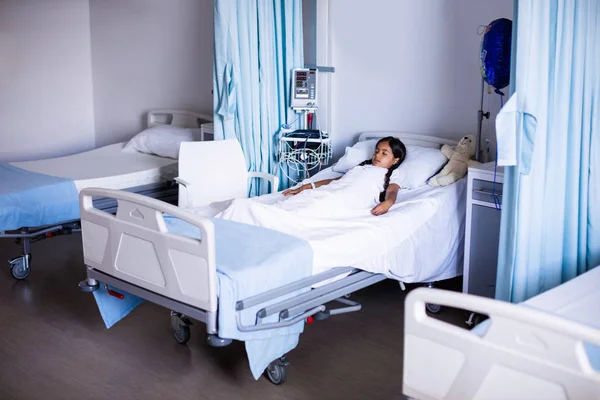 Patient resting in ward — Stock Photo, Image