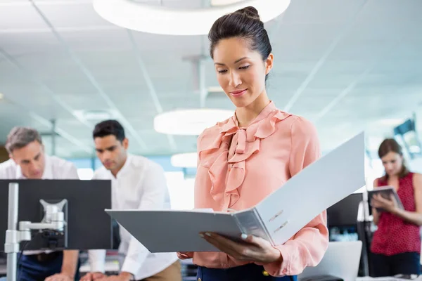 Ejecutivo empresarial portapapeles — Foto de Stock