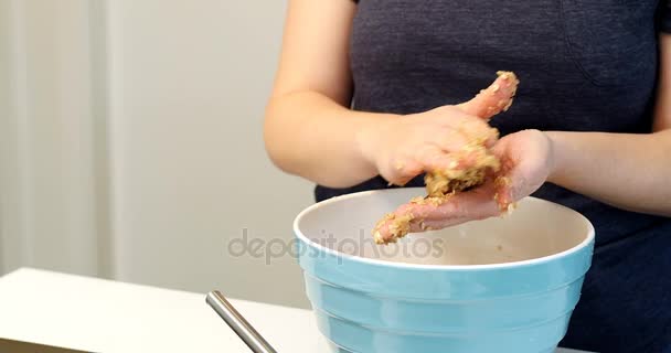 Woman preparing batter for baking — Stock Video