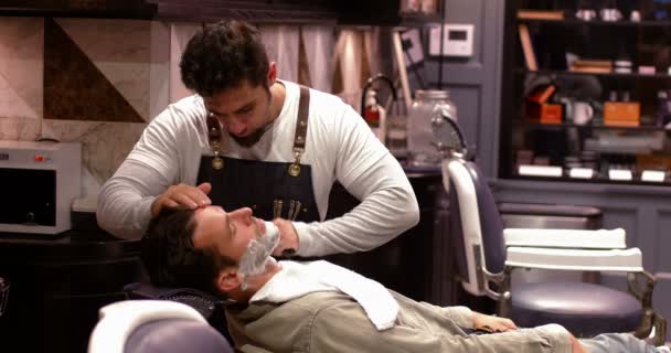 Man getting his beard shaved with razor — Stock Video