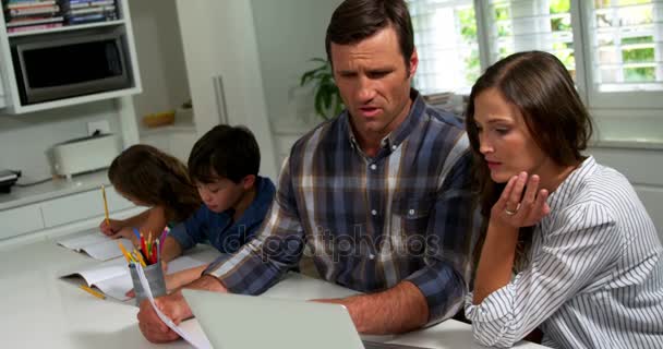 Worried couple looking at bills — Stock Video