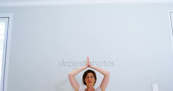 Woman practicing yoga in bedroom — Stock Video