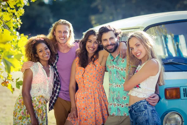 Group of friends standing together near campervan — Stock Photo, Image