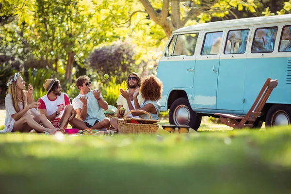 Group of friends having fun together near campervan — Stock Photo, Image