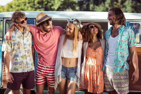 Group of happy friends standing together near campervan — Stock Photo, Image