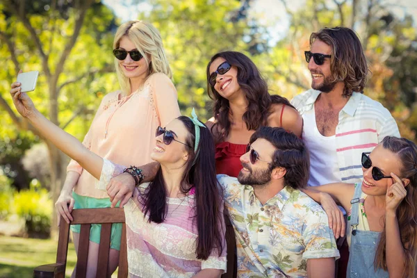 Group of friends taking selfie with mobile phone — Stock Photo, Image