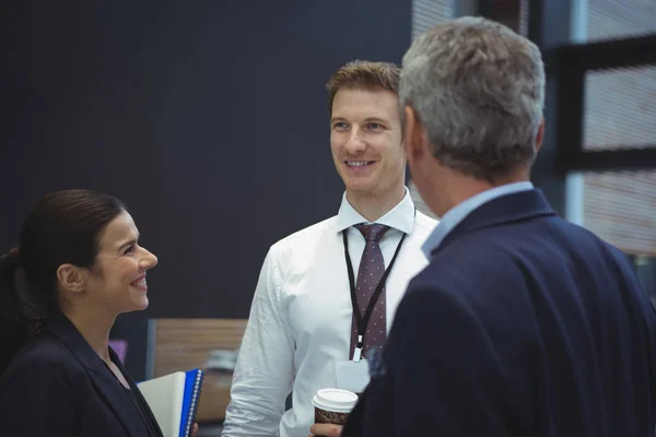 Ondernemers interactie met elkaar — Stockfoto