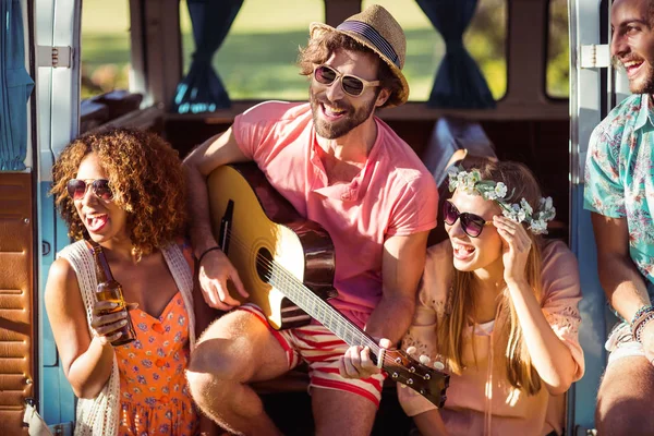 Group of friends having fun at music festival — Stock Photo, Image